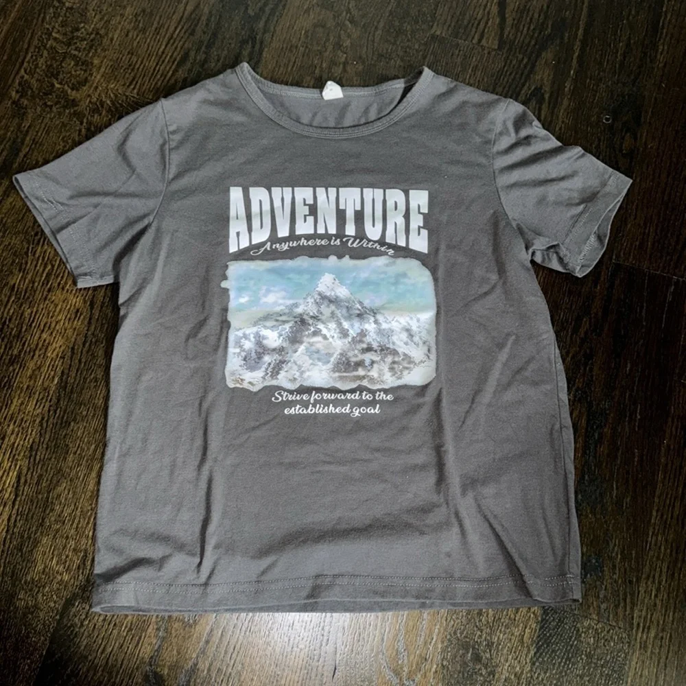 Gray Adventure Graphic T-Shirt Size 11-12 youth girls